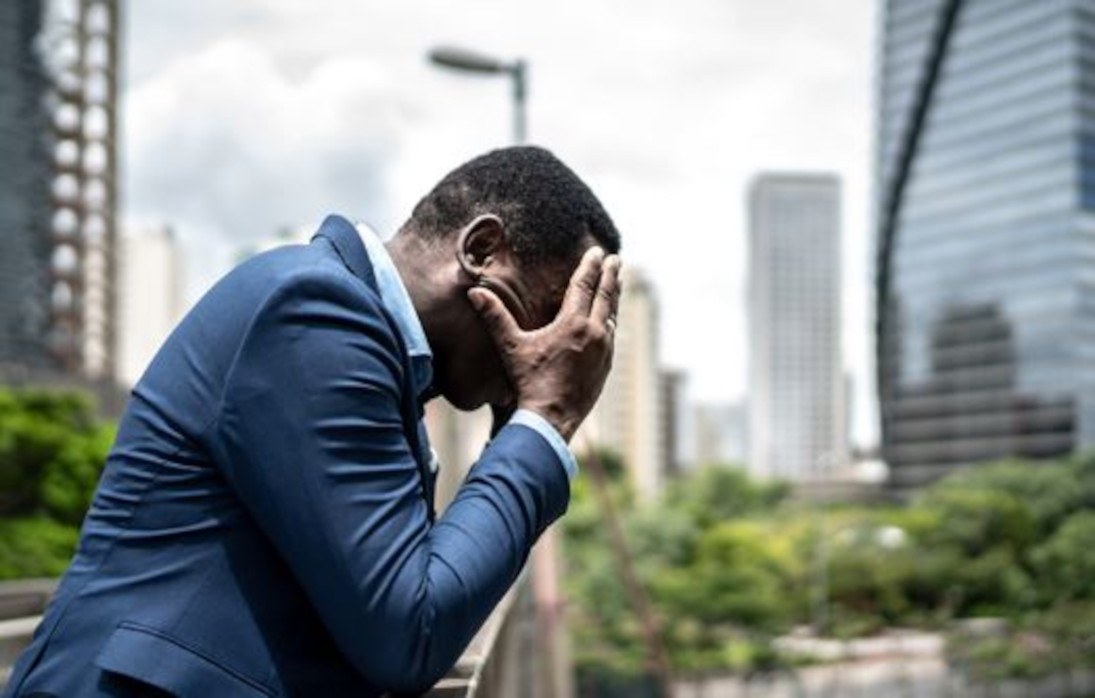 LE PÉCHÉ NOUS ENVELOPPE SI FACILEMENT